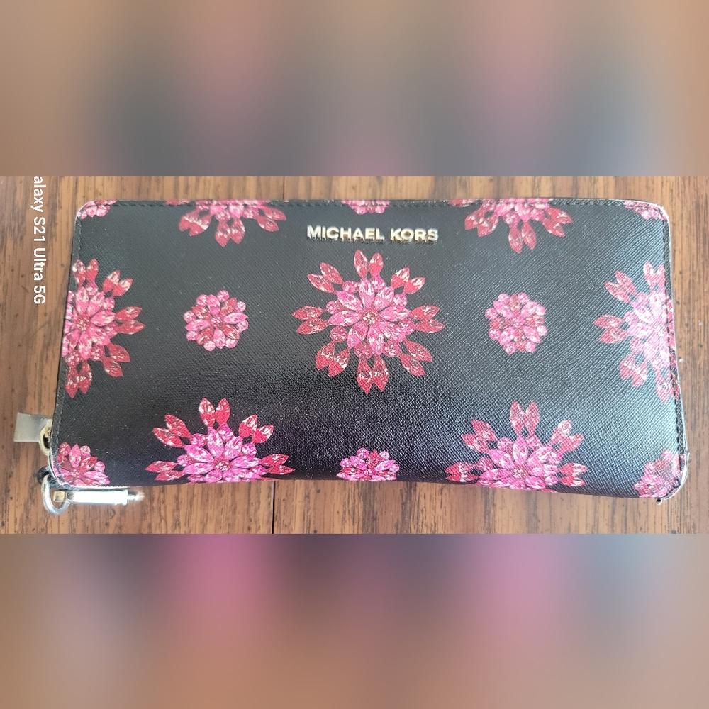 Michael kors wallet